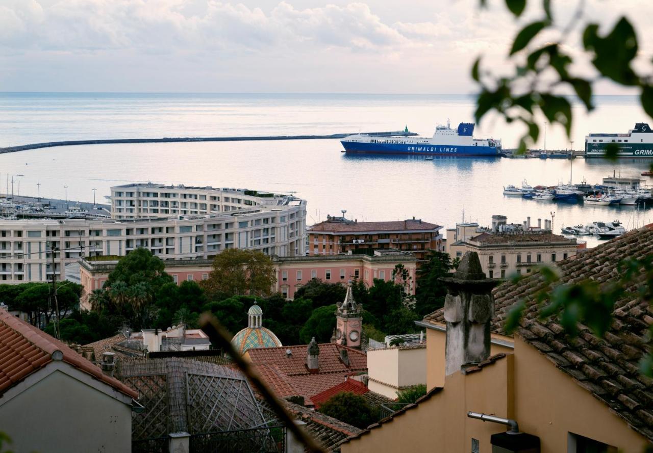 Casa "Kapri" Da Eva - Salerno Centro Con Self Check-In Apartman Kültér fotó