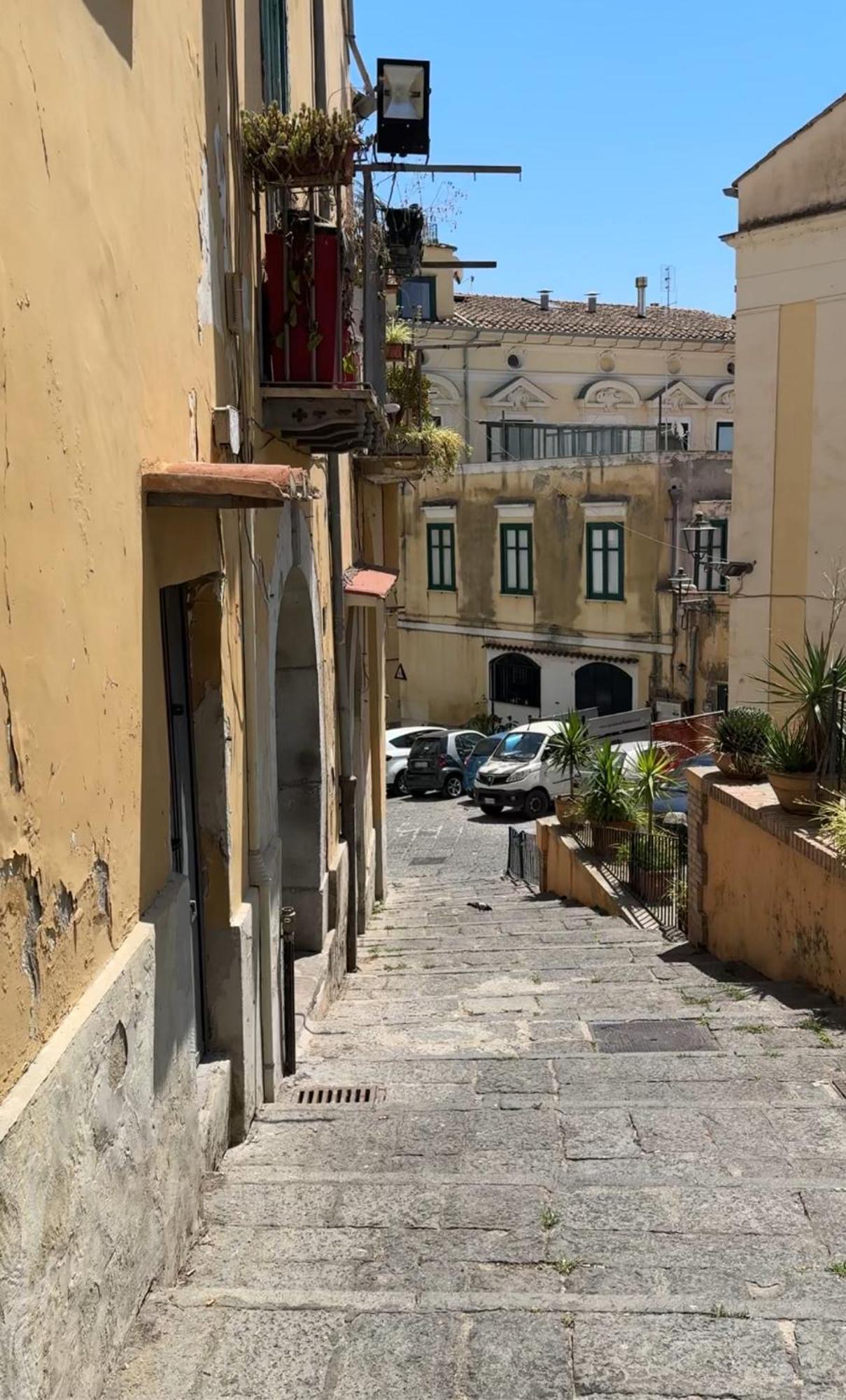 Casa "Kapri" Da Eva - Salerno Centro Con Self Check-In Apartman Kültér fotó